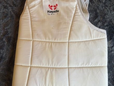 Hayashi borstprotector jongens WKF Approved maat L